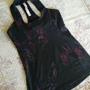 Like new Lululemon scoop neck tank size 6